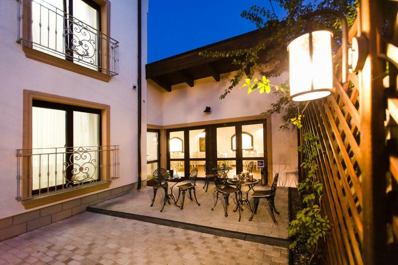 Ave, Alba! Hotel Alba Iulia Bagian luar foto