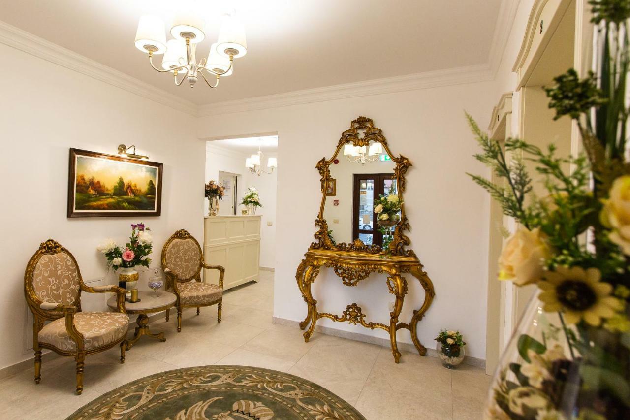 Ave, Alba! Hotel Alba Iulia Bagian luar foto