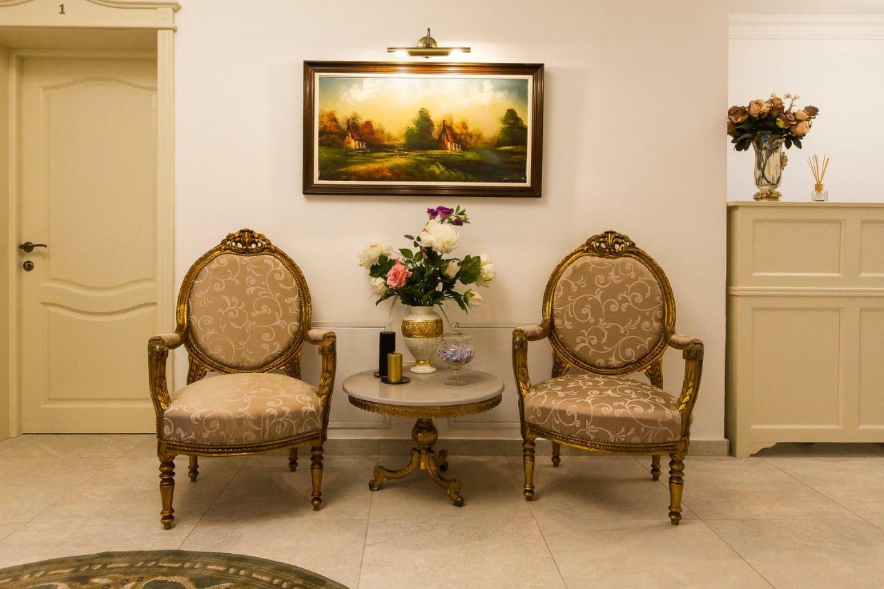 Ave, Alba! Hotel Alba Iulia Bagian luar foto