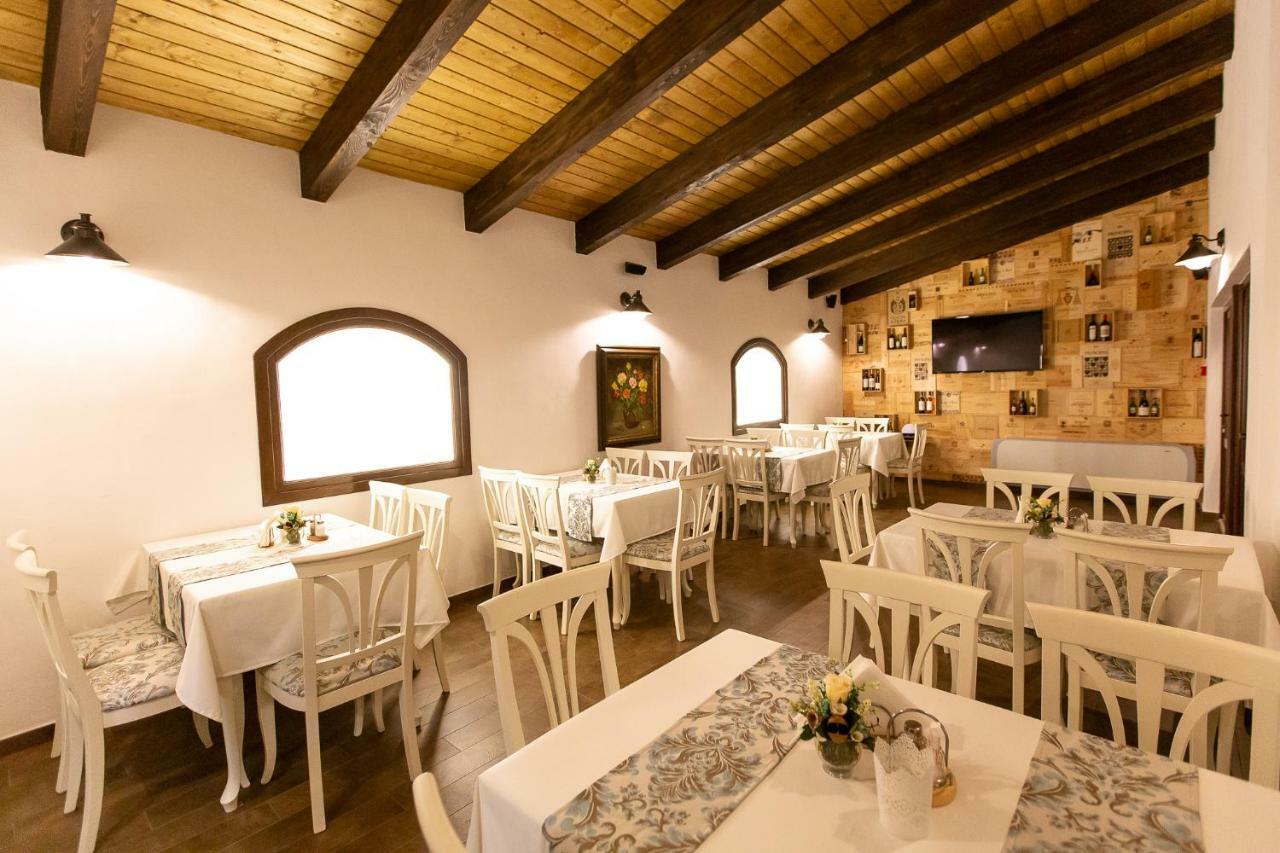 Ave, Alba! Hotel Alba Iulia Bagian luar foto