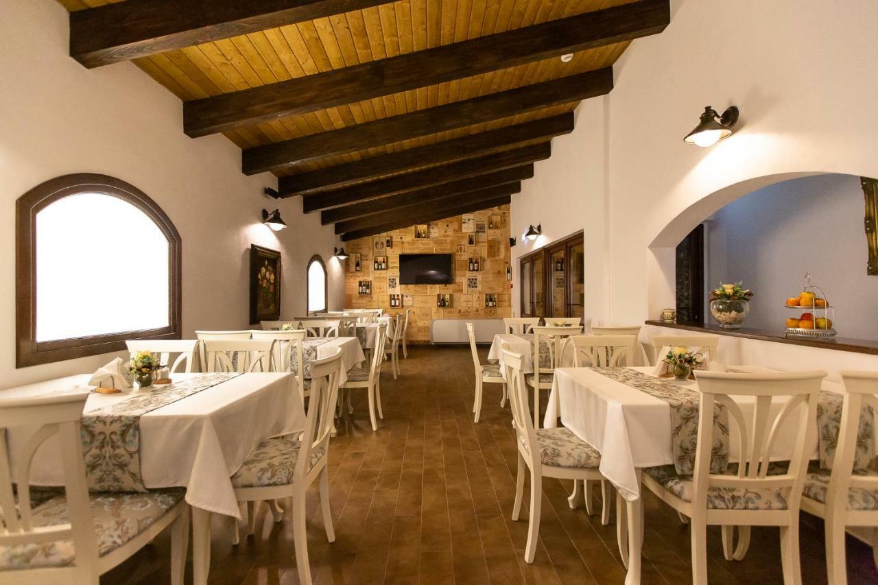 Ave, Alba! Hotel Alba Iulia Bagian luar foto