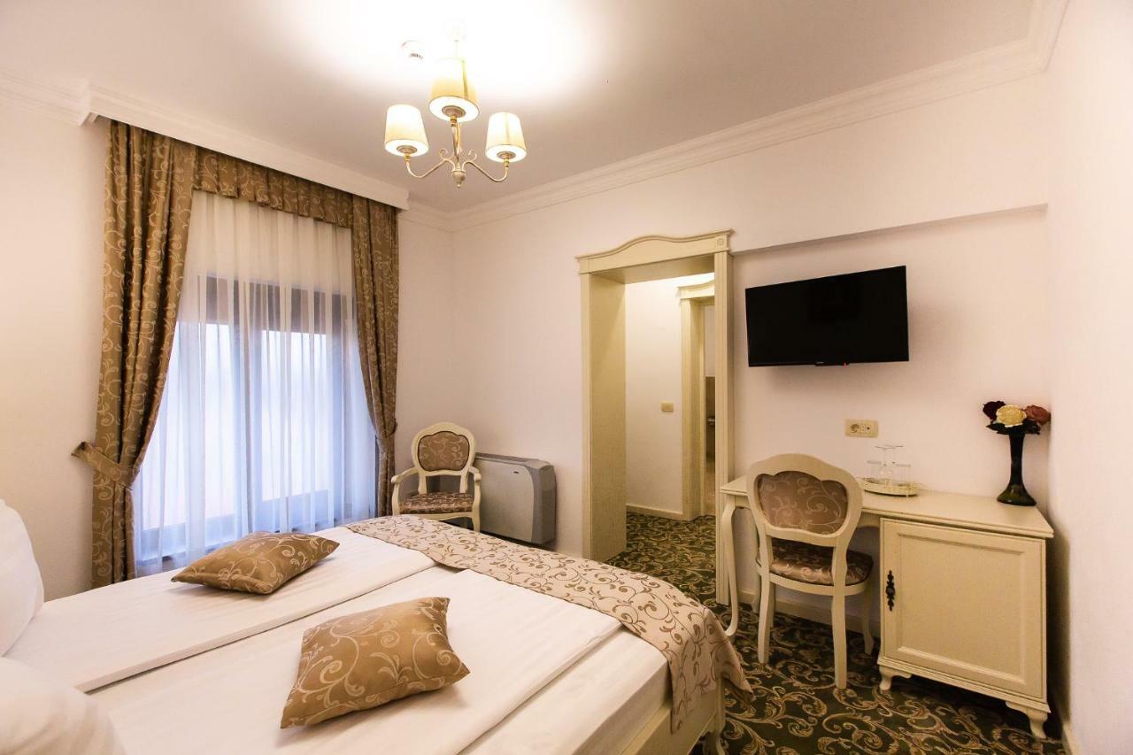 Ave, Alba! Hotel Alba Iulia Bagian luar foto