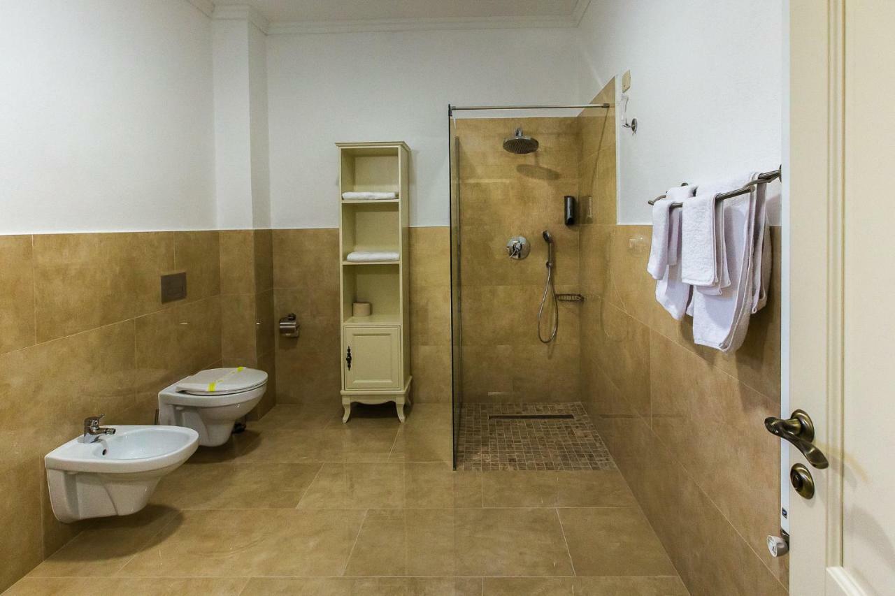 Ave, Alba! Hotel Alba Iulia Bagian luar foto