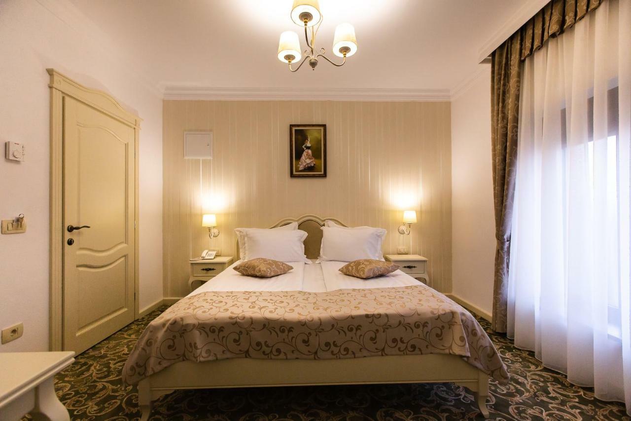 Ave, Alba! Hotel Alba Iulia Bagian luar foto