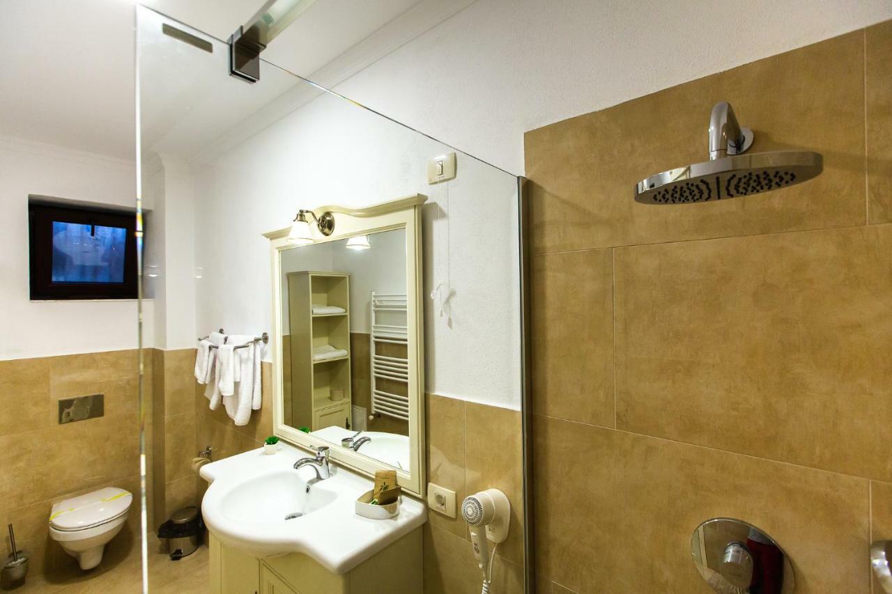 Ave, Alba! Hotel Alba Iulia Bagian luar foto