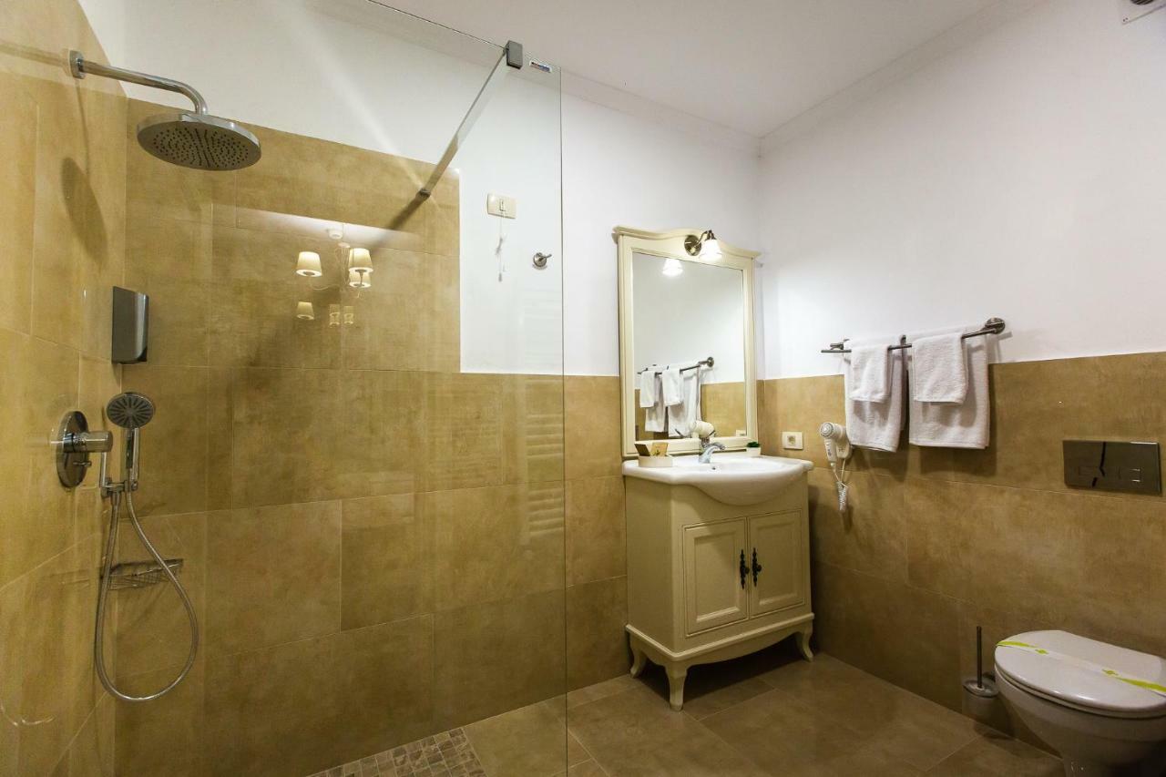 Ave, Alba! Hotel Alba Iulia Bagian luar foto