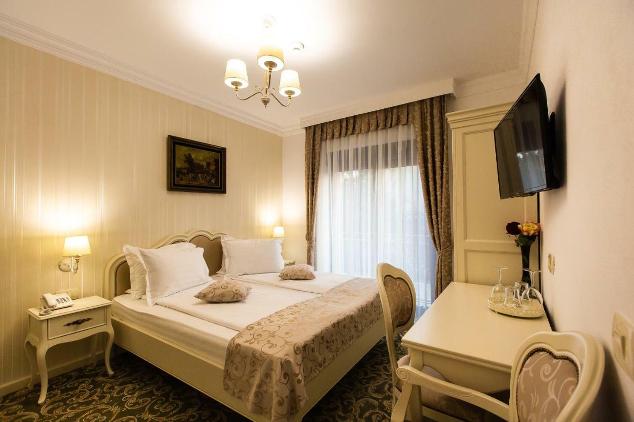 Ave, Alba! Hotel Alba Iulia Bagian luar foto