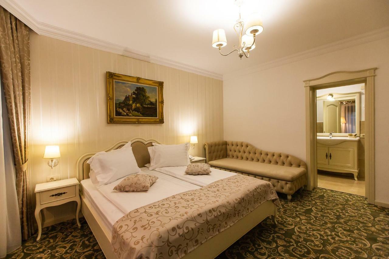 Ave, Alba! Hotel Alba Iulia Bagian luar foto