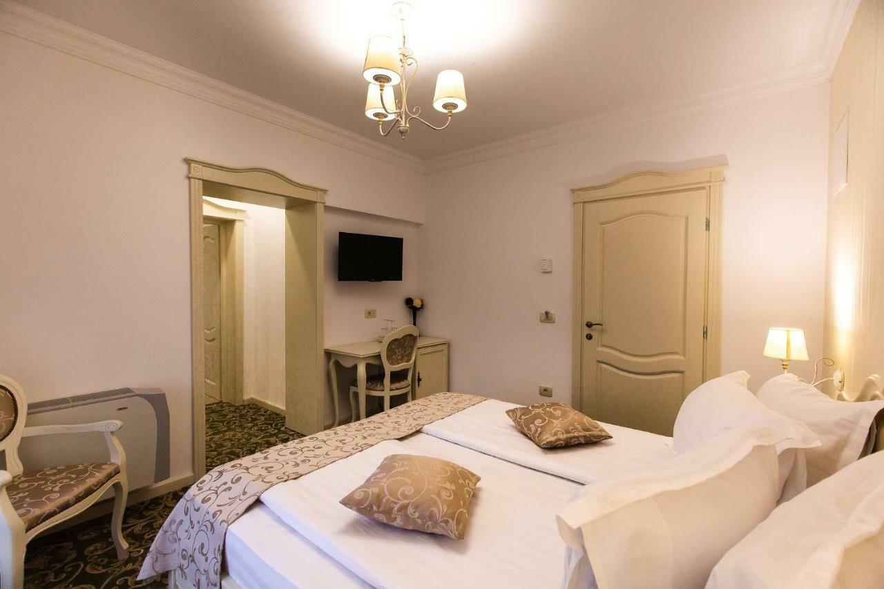 Ave, Alba! Hotel Alba Iulia Bagian luar foto