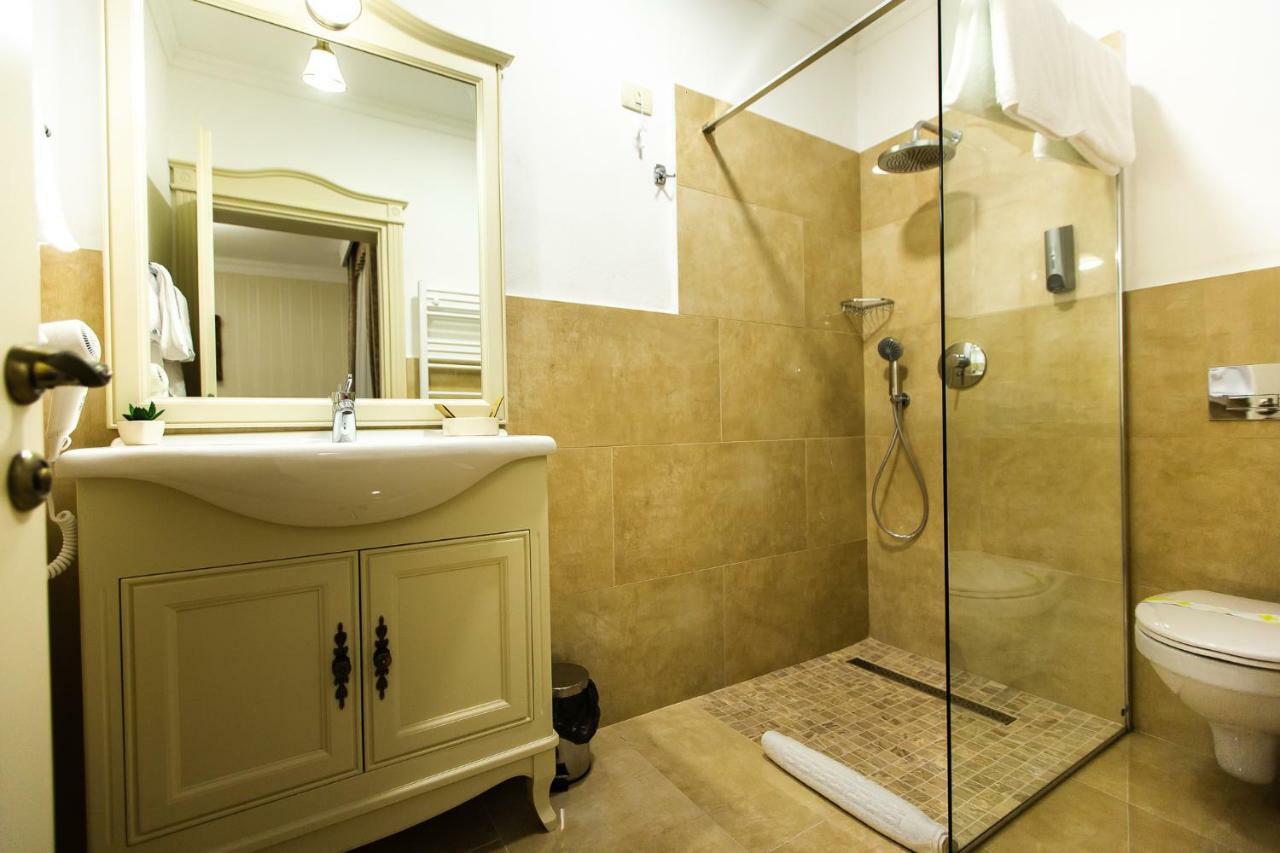 Ave, Alba! Hotel Alba Iulia Bagian luar foto